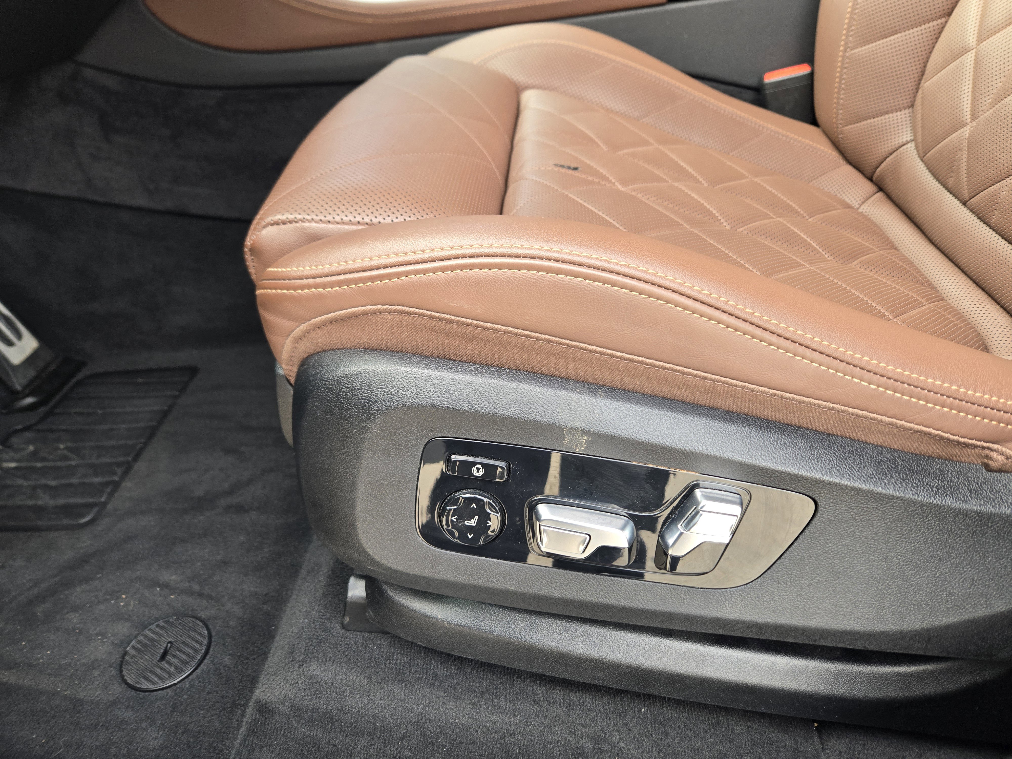 Used 2024 BMW X5 xDrive40i w/ M Sport Package image 35