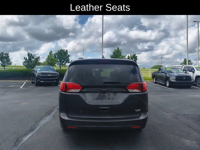 Used 2019 Chrysler Pacifica Touring-L Plus w/ S Appearance Package FWD image 4