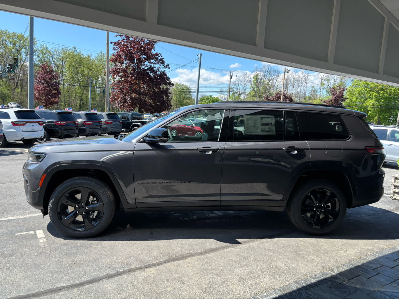 New 2026 Jeep Grand Cherokee L Limited w/ Limited Altitude Package AWD/4WD image 4