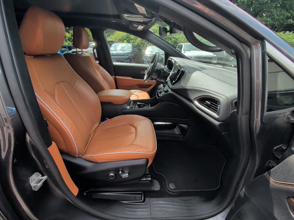 Used 2021 Chrysler Pacifica Pinnacle FWD image 18