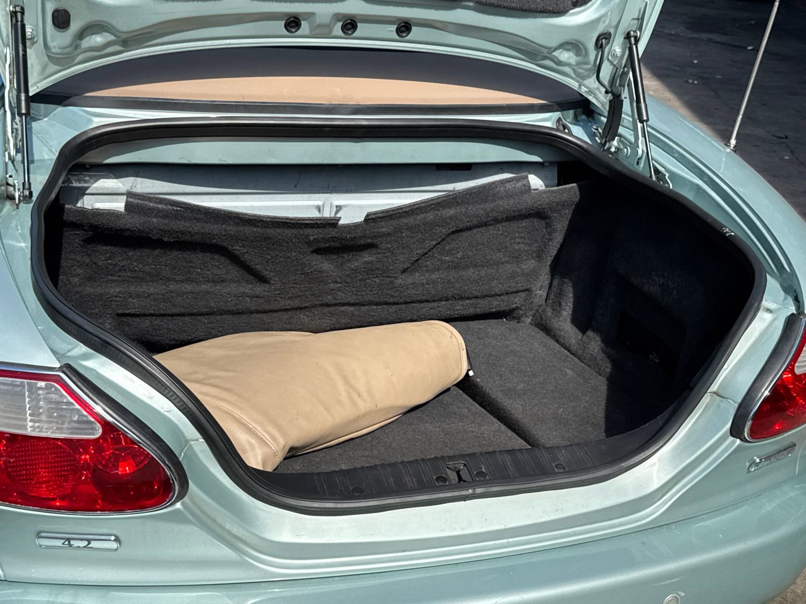 Used 2006 Jaguar XK8 Convertible image 7