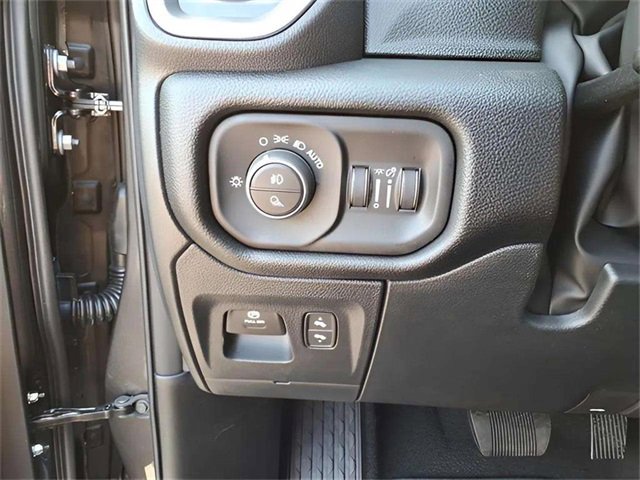 New 2026 RAM 1500 4x4 Crew Cab image 11