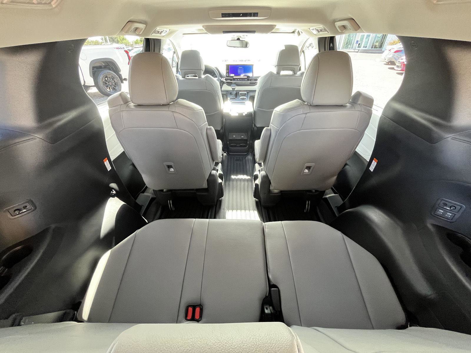 New 2025 Toyota Sienna XLE image 7