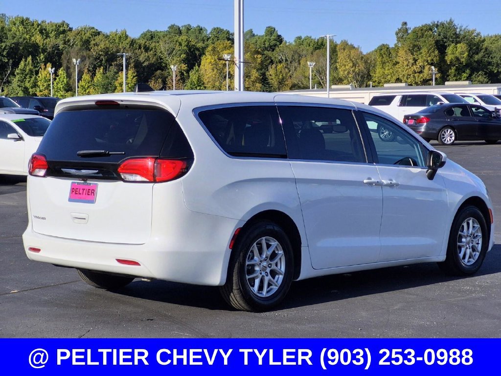 Used 2023 Chrysler Voyager LX FWD image 6