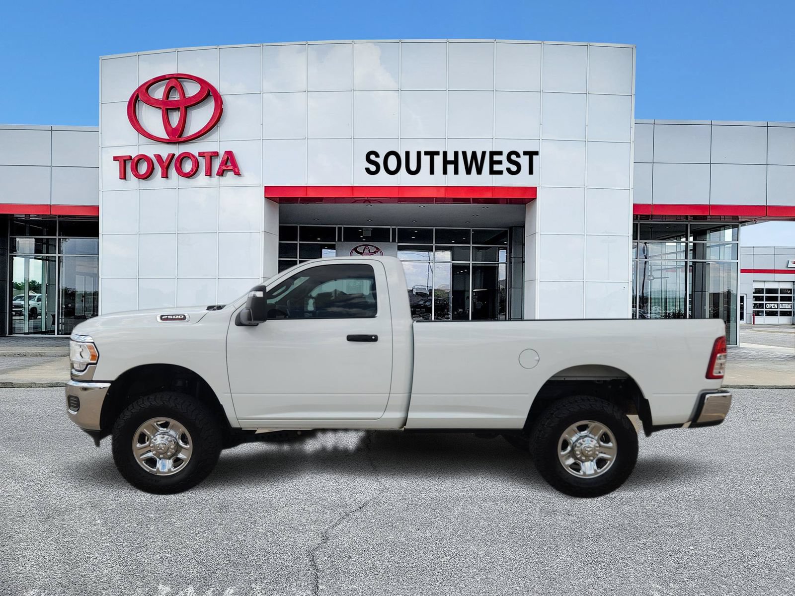 Used 2024 RAM 2500 Tradesman w/ Chrome Appearance Group AWD/4WD video 3