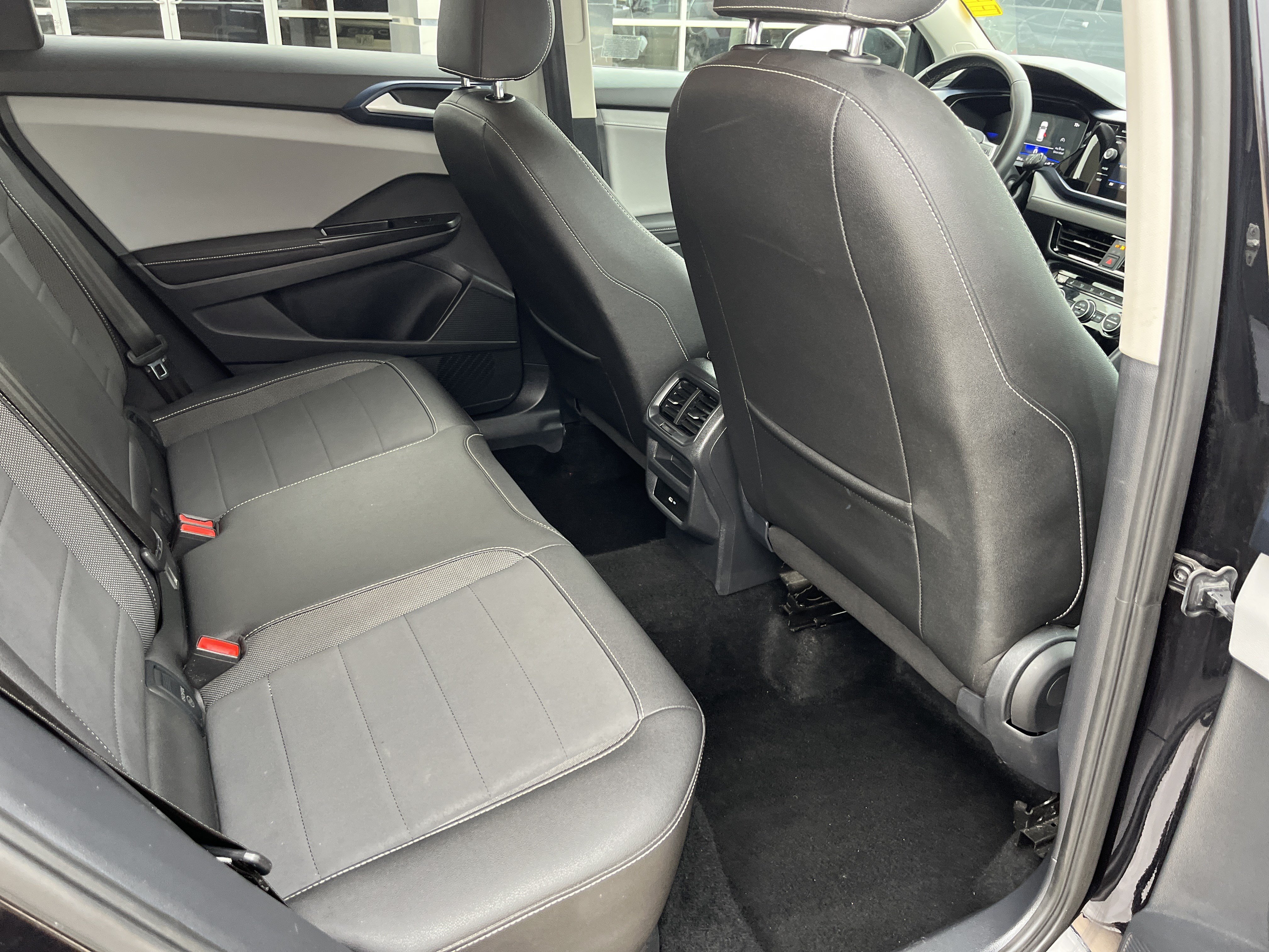 Used 2024 Volkswagen Taos SE FWD image 20