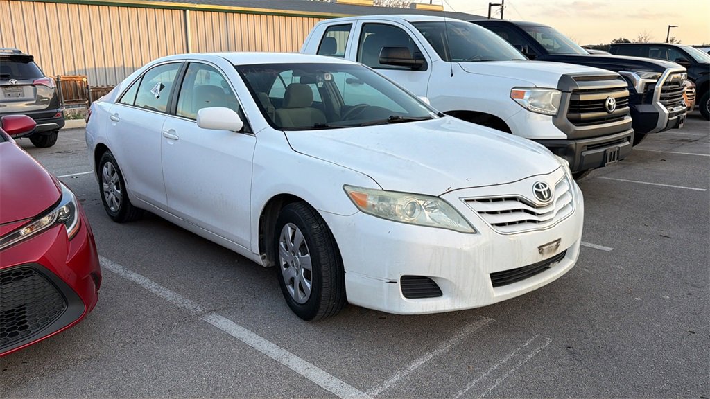 Used 2010 Toyota Camry SE image 3