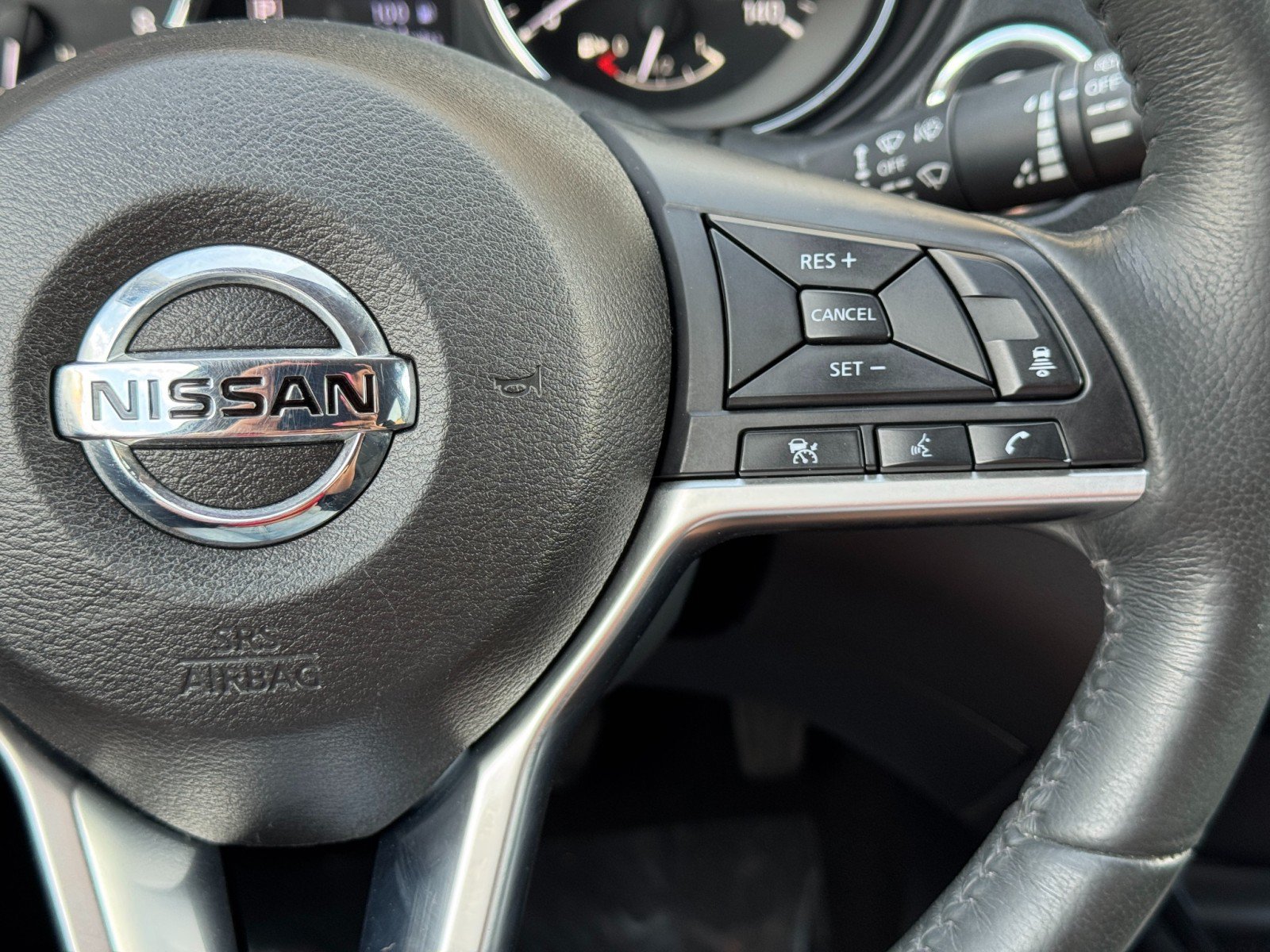 Used 2018 Nissan Rogue SV w/ Premium Package AWD/4WD image 22