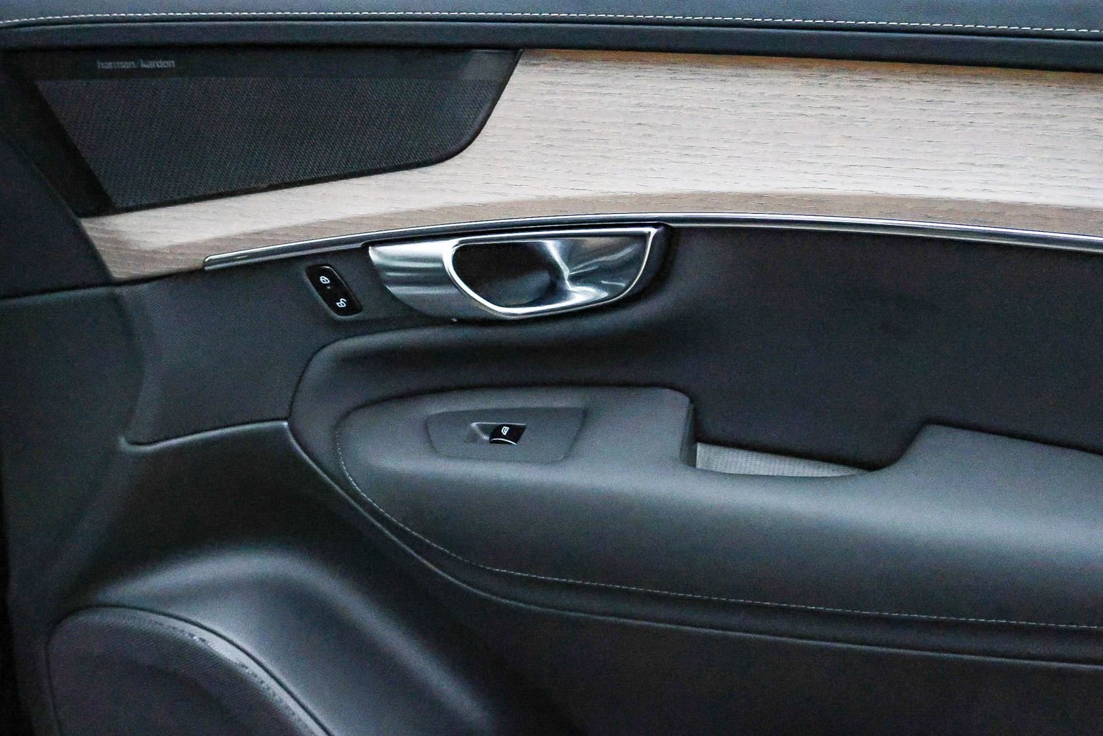 Used 2025 Volvo XC90 B6 Plus w/ Protection Package Premier image 20