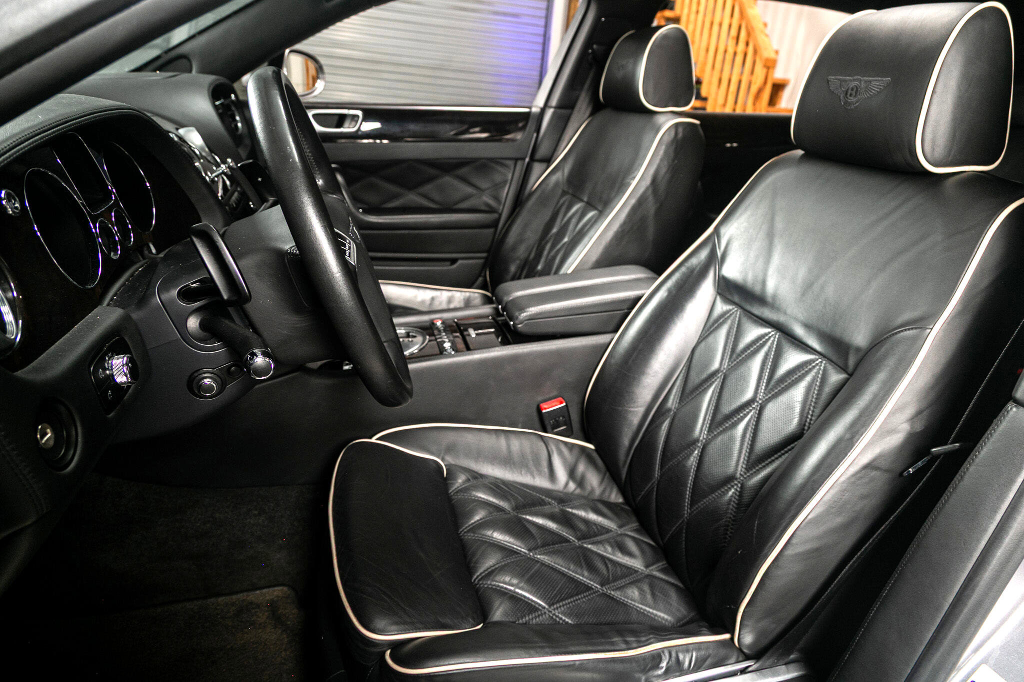 Used 2009 Bentley Flying Spur Flying Spur Speed w/ Convenience Specification Pkg image 4