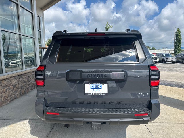 Used 2025 Toyota 4Runner SR5 AWD/4WD image 4