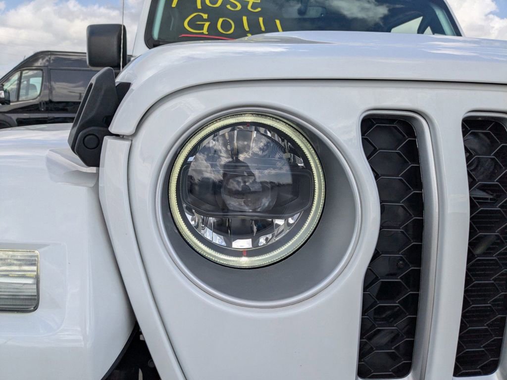 Used 2023 Jeep Wrangler Unlimited Sahara AWD/4WD image 11