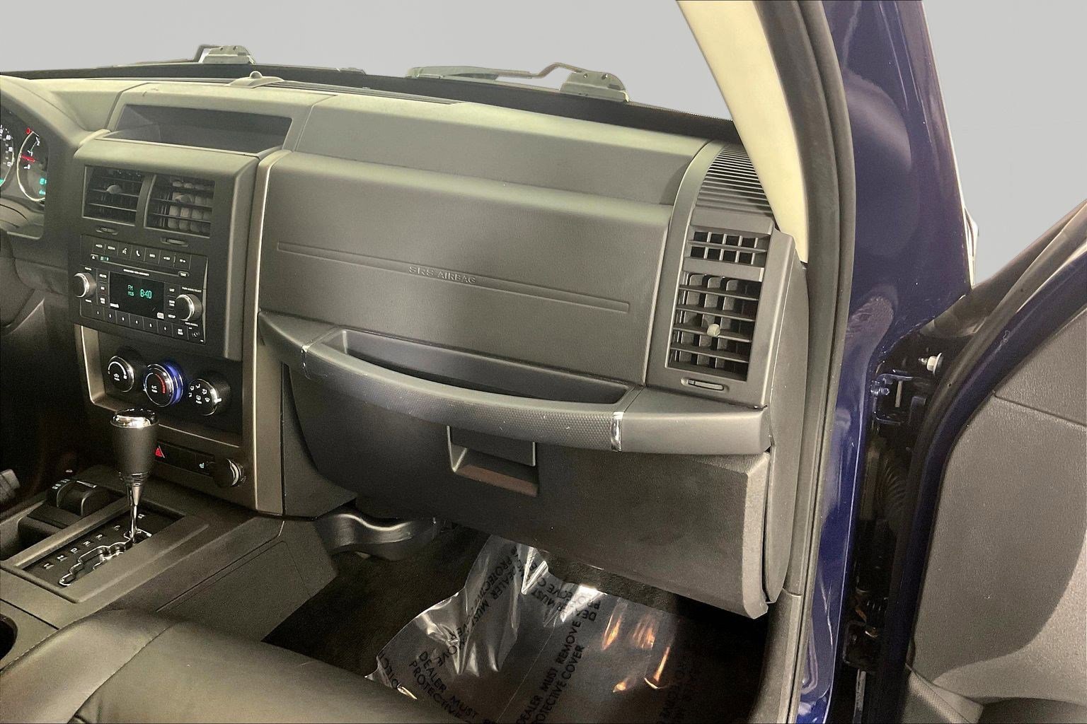 Used 2012 Jeep Liberty Sport AWD/4WD image 24