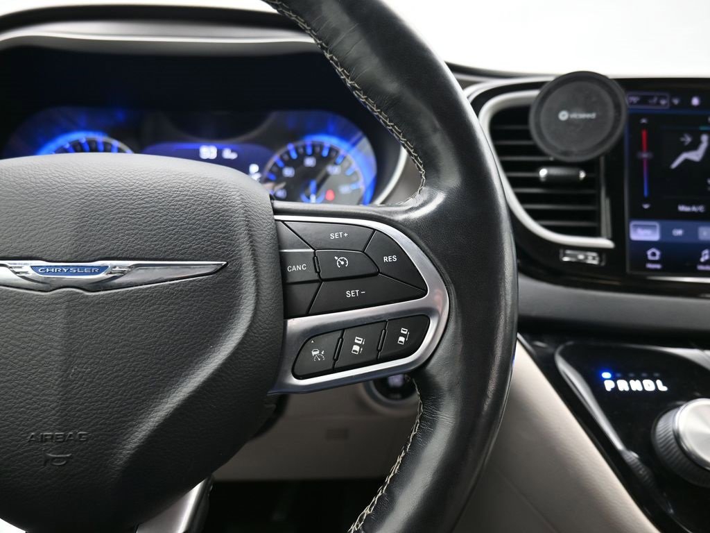 Used 2021 Chrysler Pacifica Touring-L image 49