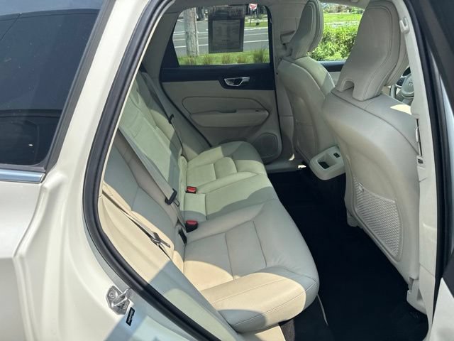 Used 2021 Volvo XC60 T5 Momentum w/ Climate Package AWD/4WD image 13