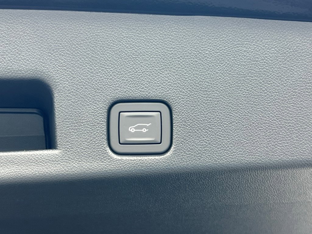 New 2026 Chevrolet Traverse High Country image 14