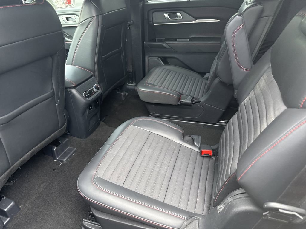 Used 2025 Ford Explorer ST-Line w/ Premium Package image 10