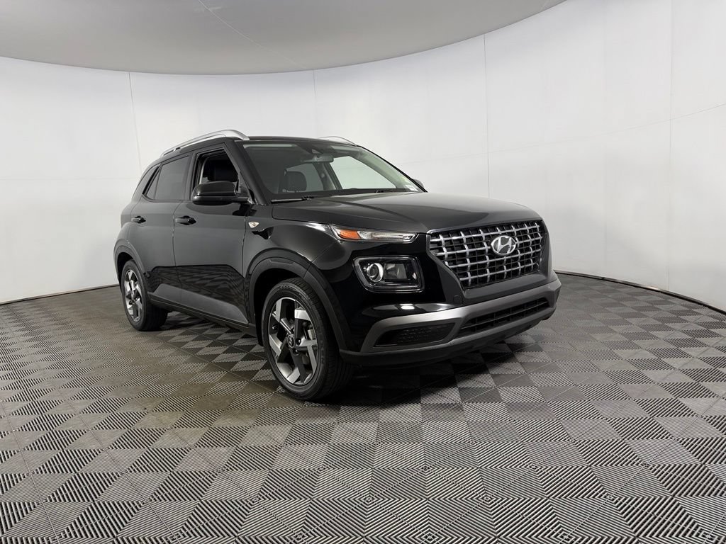 Used 2022 Hyundai Venue SEL FWD image 5