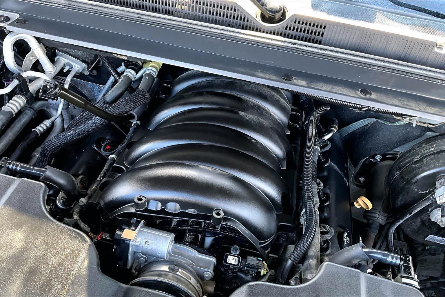 Used 2019 Chevrolet Tahoe LT w/ RST Edition AWD/4WD image 33