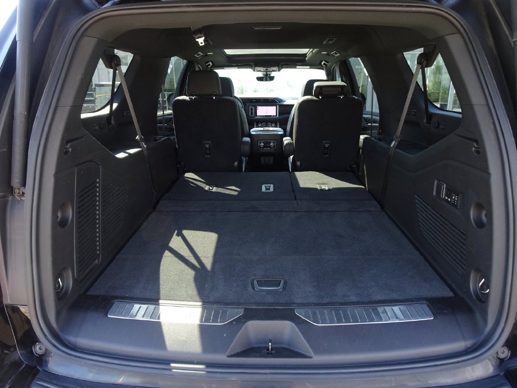 Used 2021 GMC Yukon XL Denali w/ Denali Premium Package AWD/4WD image 18