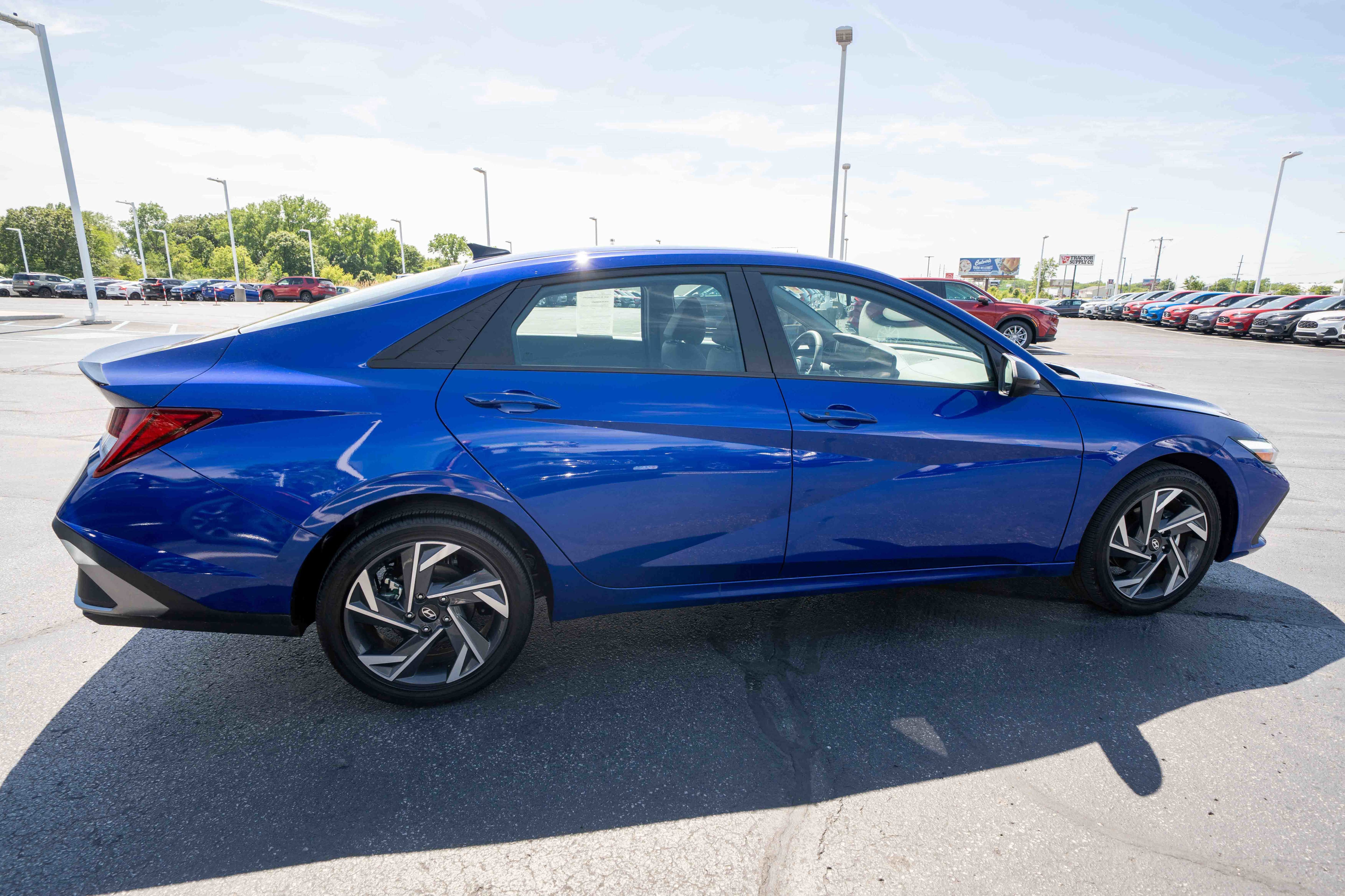 Used 2025 Hyundai Elantra SEL FWD image 6