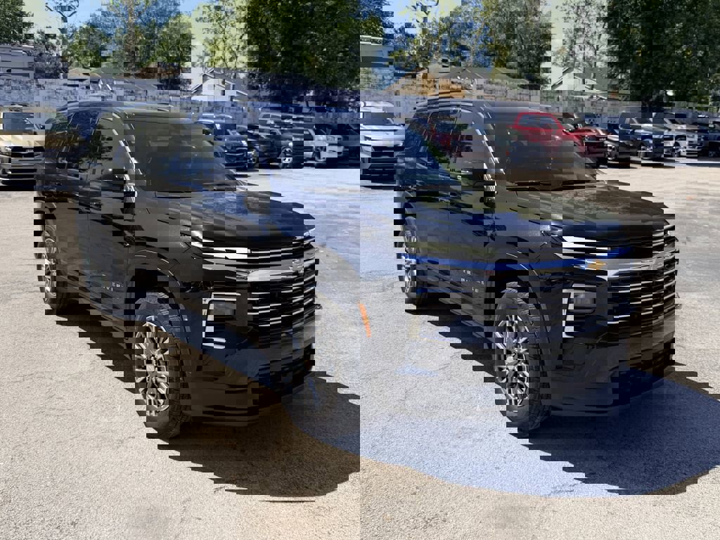 Certified 2025 Chevrolet Traverse LT w/ Driver Confidence Package image 2