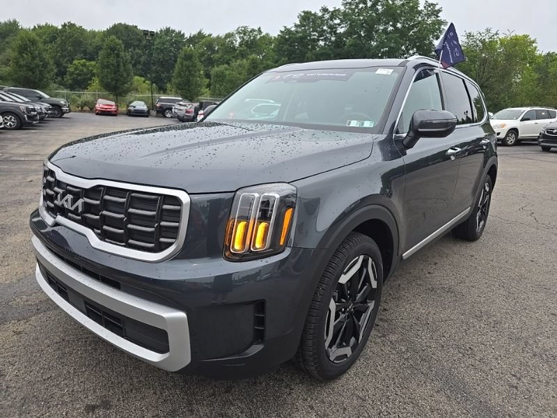 Certified 2024 Kia Telluride S w/ S Sunroof Package AWD/4WD image 3
