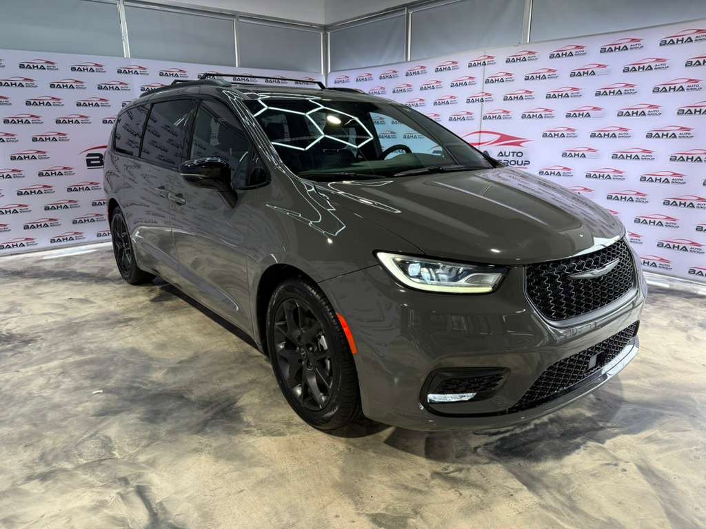 Used 2025 Chrysler Pacifica Limited FWD image 5
