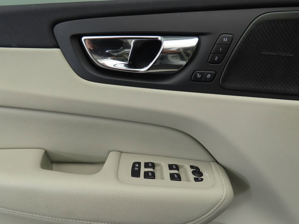 Used 2019 Volvo XC60 T5 Inscription w/ Protection Package Premier image 23