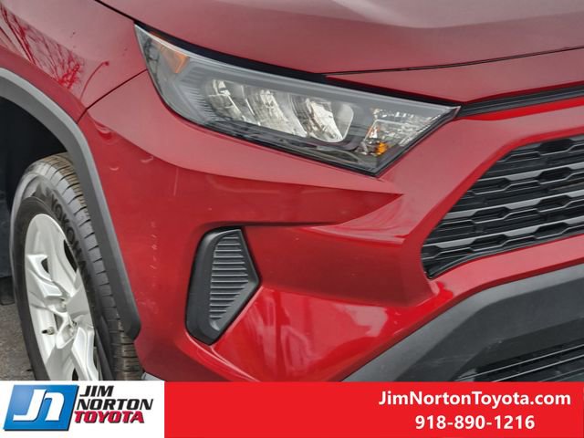 Used 2021 Toyota RAV4 LE image 10