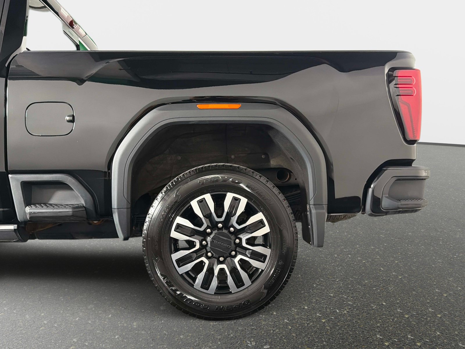 Used 2025 GMC Sierra 2500 Denali Ultimate AWD/4WD image 13