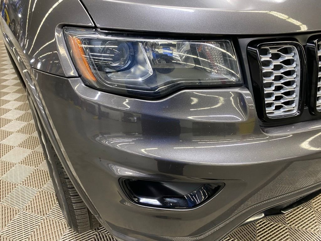 Used 2020 Jeep Grand Cherokee Altitude image 3