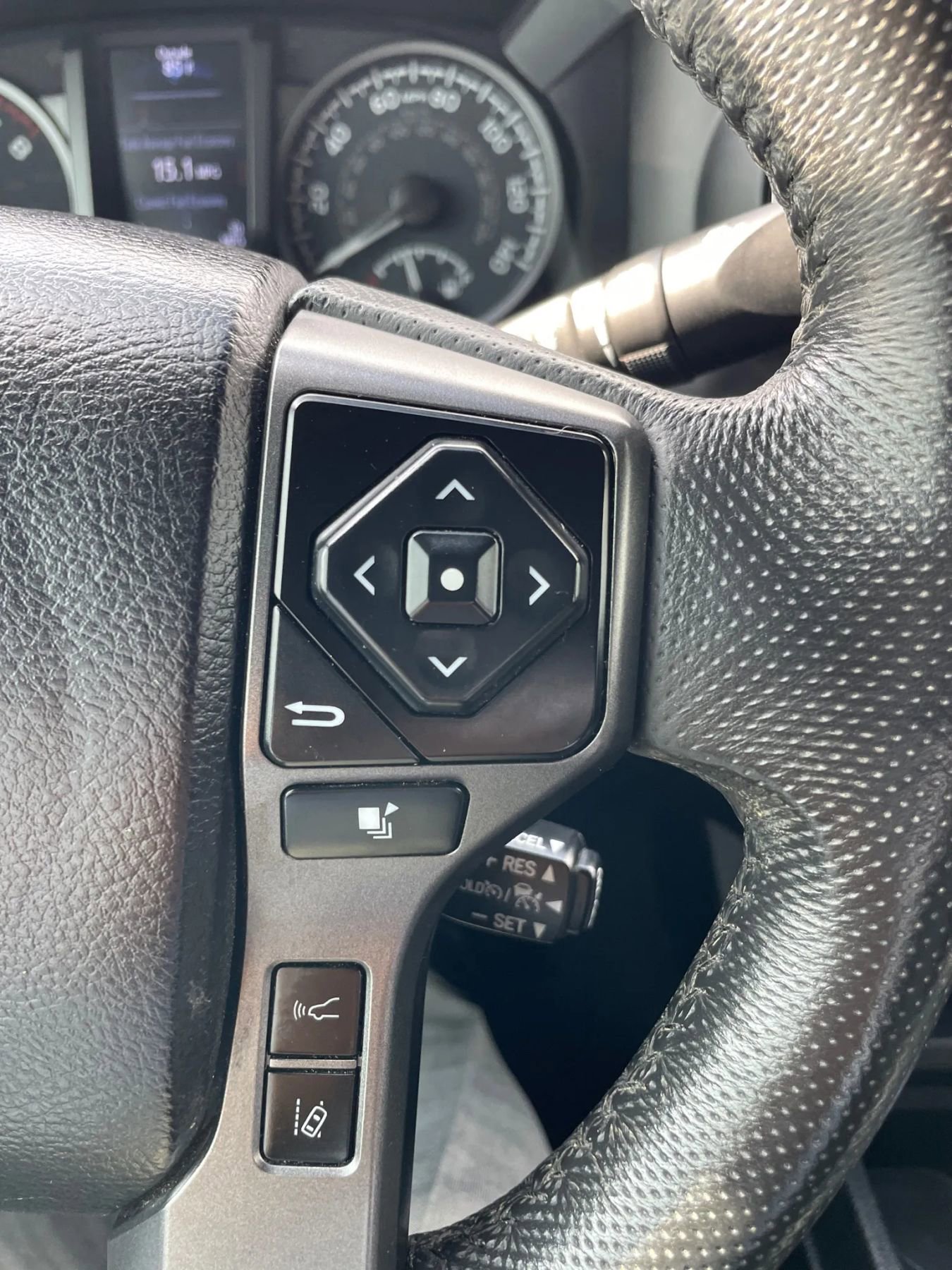Used 2021 Toyota Tacoma TRD Sport w/ Technology Package image 19