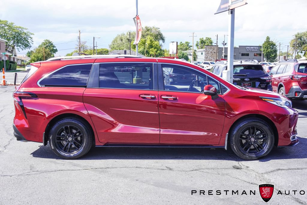 Used 2022 Toyota Sienna Limited AWD/4WD image 25