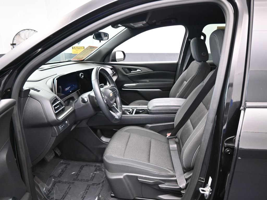 Used 2024 Chevrolet Traverse LS image 11