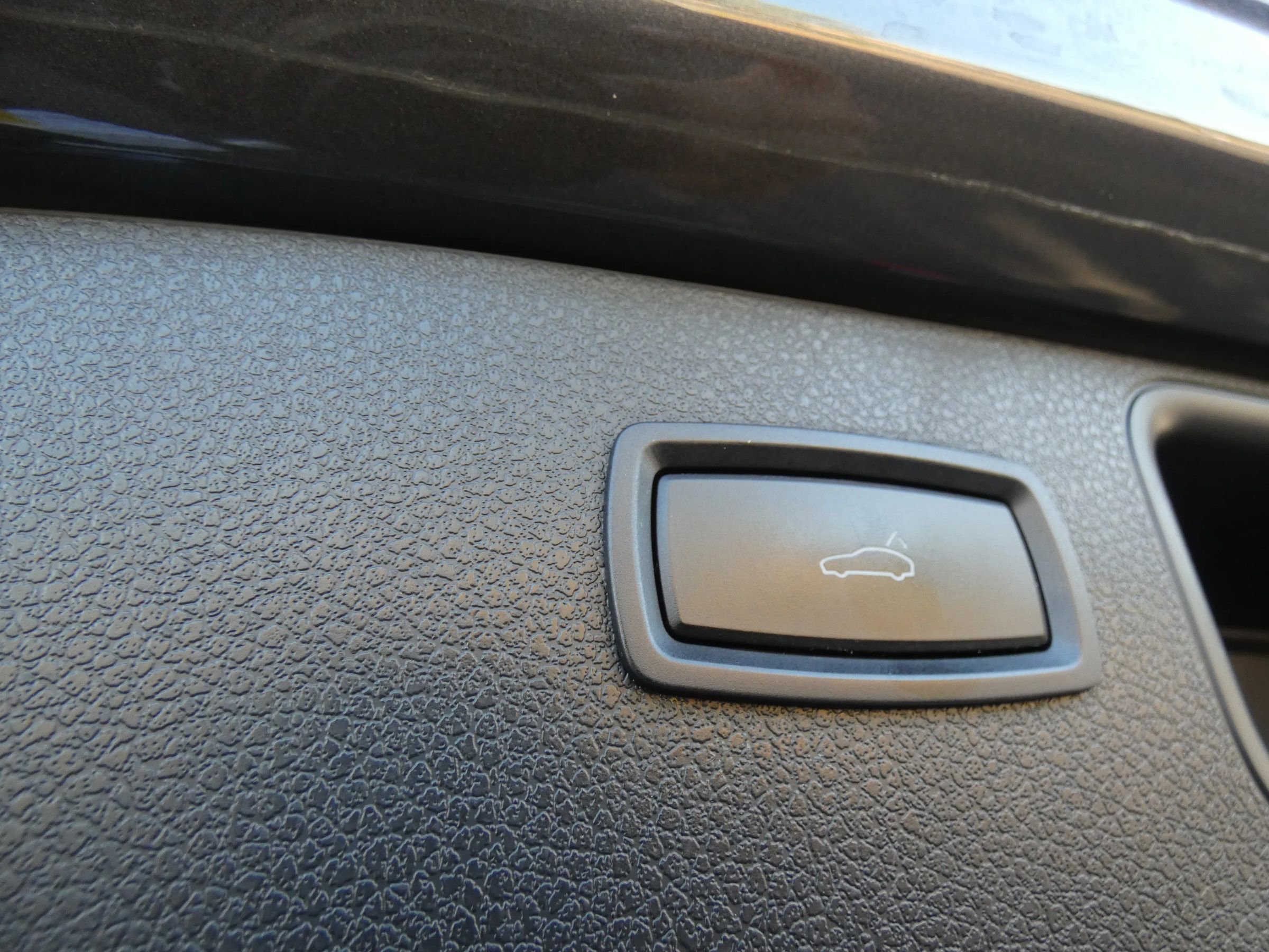 Used 2018 Porsche Macan Sport Edition image 55