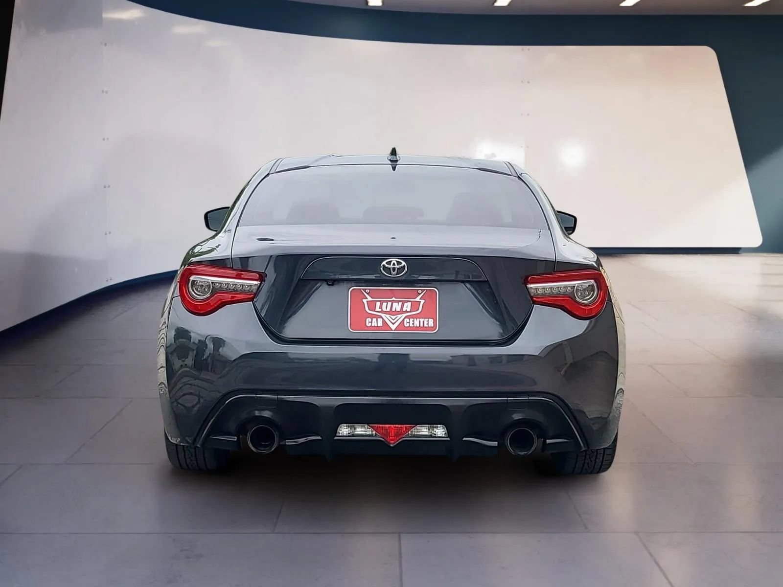 Used 2017 Toyota 86 RWD image 4