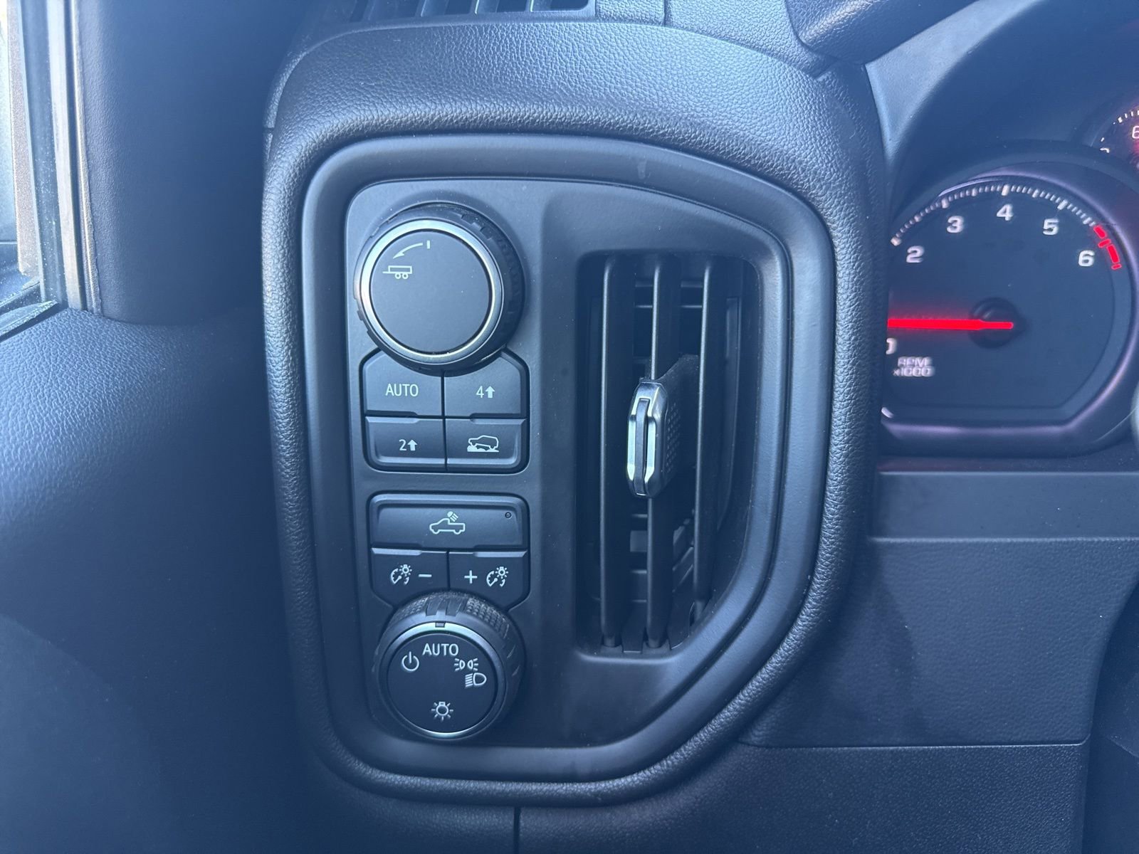 Used 2021 Chevrolet Silverado 1500 Custom image 30