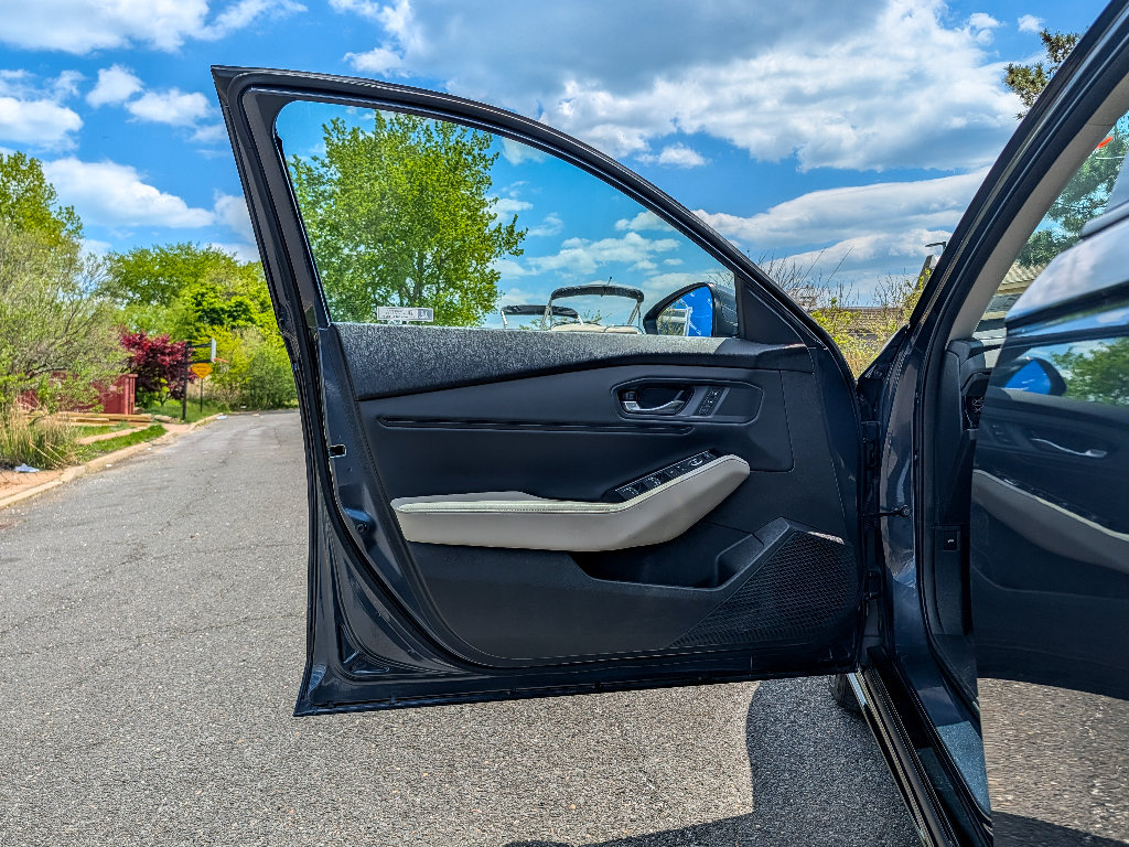Used 2023 Honda Accord Touring image 9