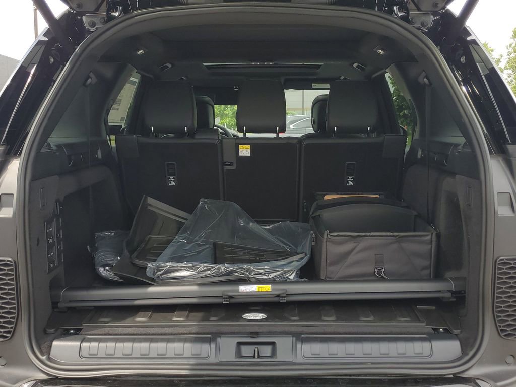 New 2025 Land Rover Discovery Dynamic SE image 37