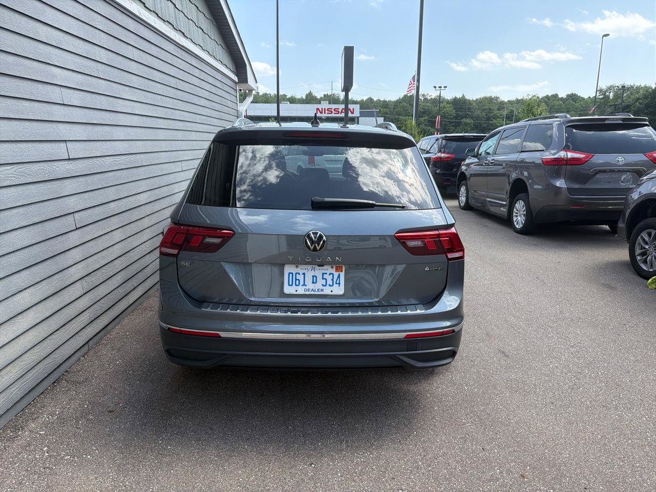 Used 2024 Volkswagen Tiguan SE AWD/4WD image 11