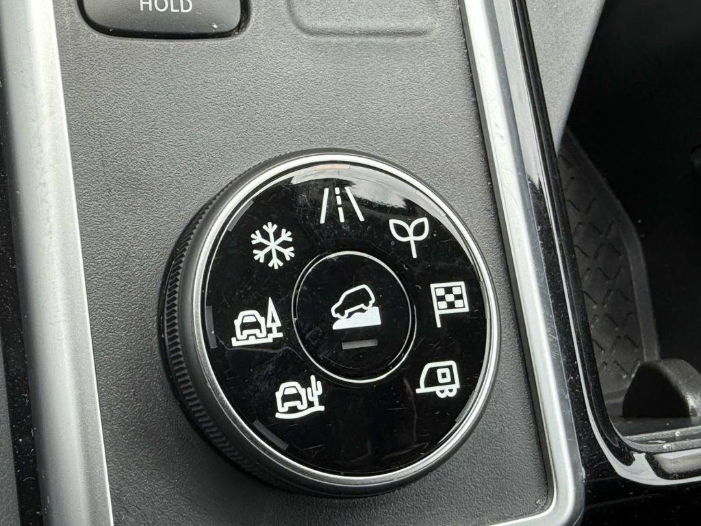 Used 2025 Nissan Pathfinder SV image 24