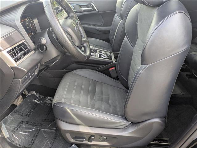 Used 2024 Mitsubishi Outlander 4WD Plug-In Hybrid image 17