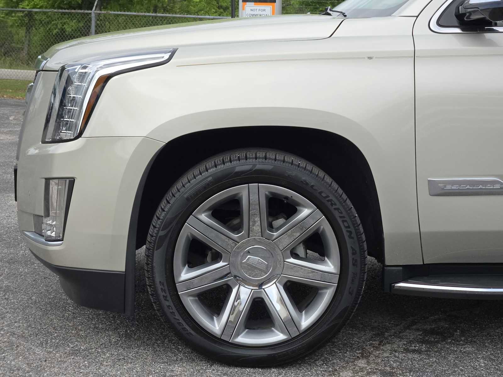 Used 2015 Cadillac Escalade ESV Luxury image 8
