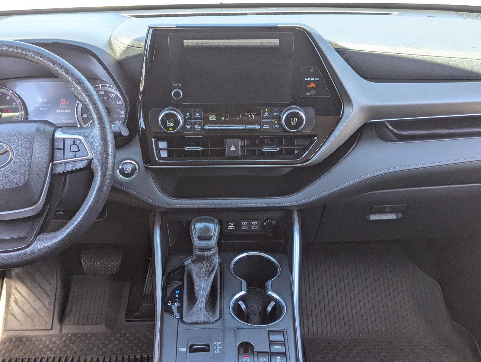 Used 2023 Toyota Highlander L image 17