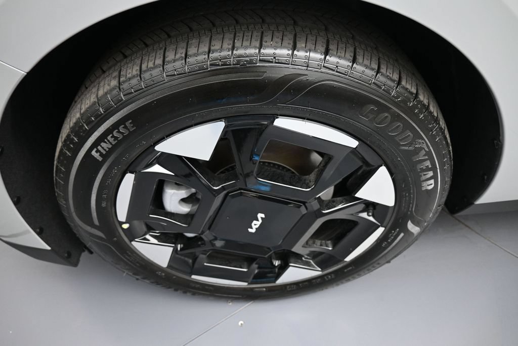 New 2026 Kia Carnival EX FWD image 14