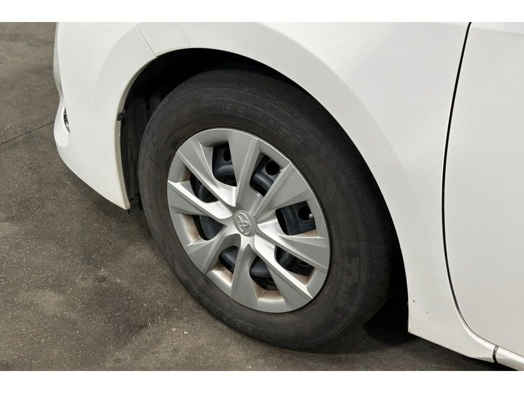 Used 2017 Toyota Corolla L w/ Carpet Mat Package (TMS) FWD image 4