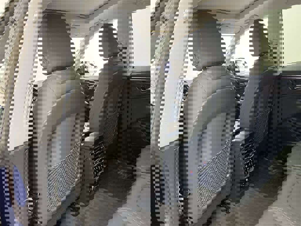 Used 2019 Audi Q8 Premium Plus w/ Premium Plus image 17