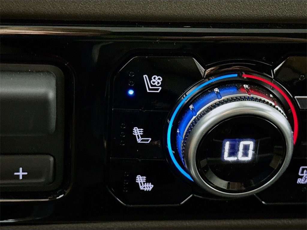 Used 2024 GMC Sierra 2500 SLT w/ SLT Premium Package image 12