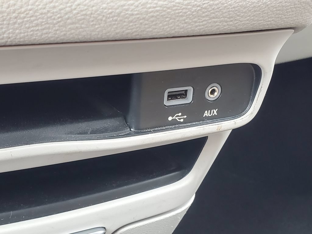 Used 2018 Chrysler Pacifica Limited FWD image 23